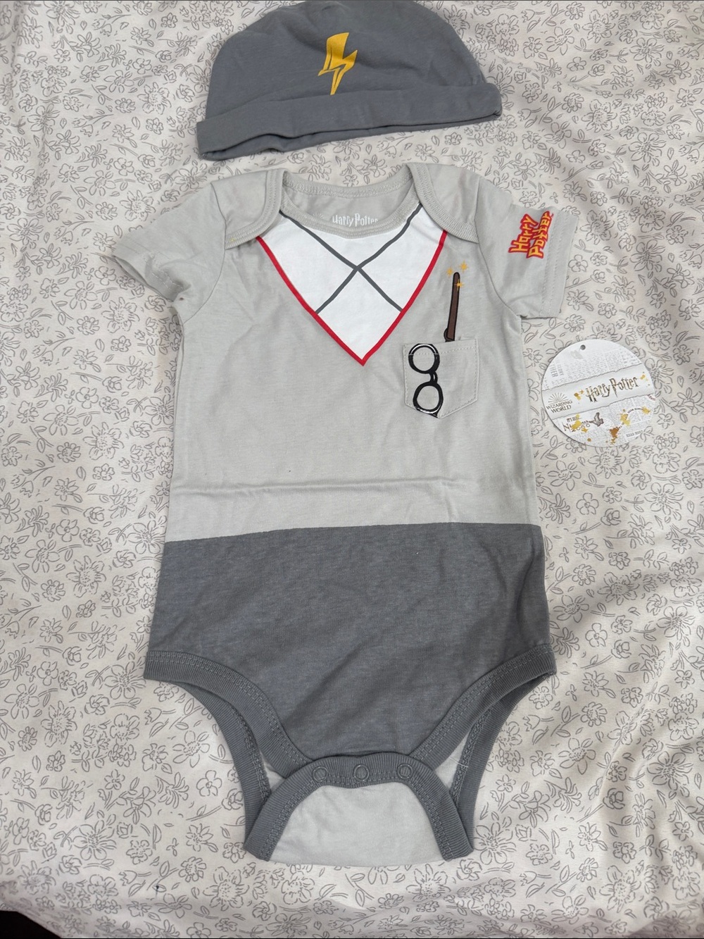 Warner Bros. Harry Potter Gray & Dark Gray Baby One-Piece with Hat
